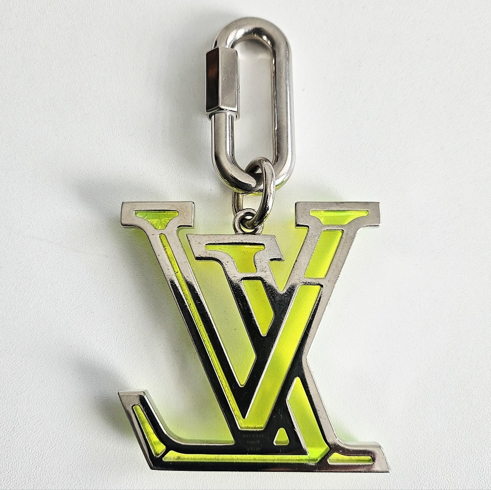Louis Vuitton Neon Green Oversized LV Prism Bag Charm/Key Holder - Picture 2 of 10